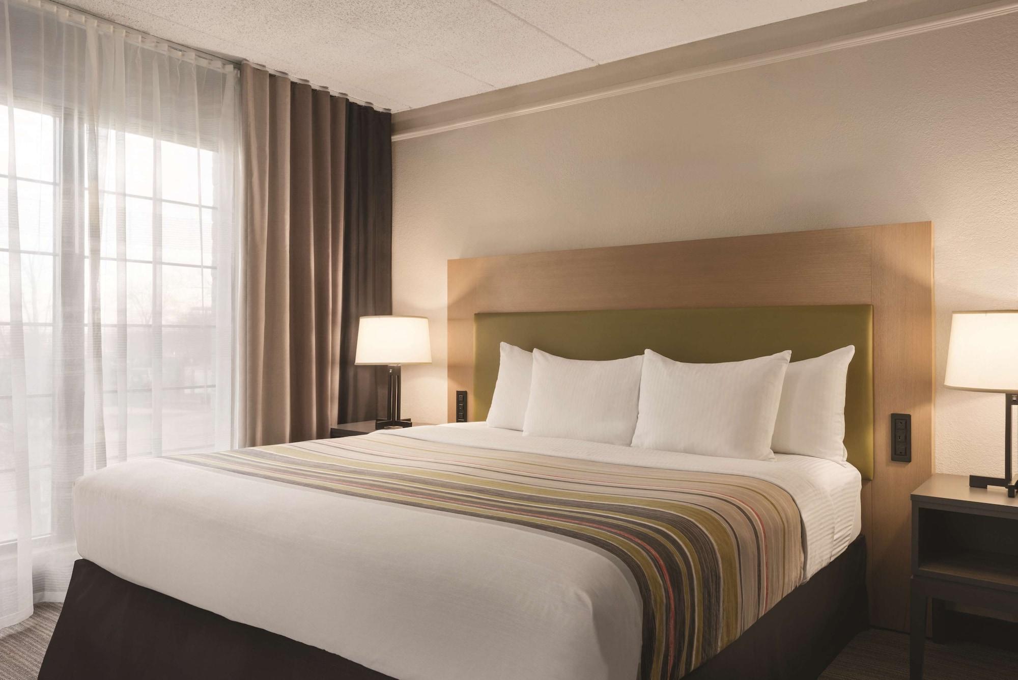Country & By Radisson, Chicago-hoffman Hotel