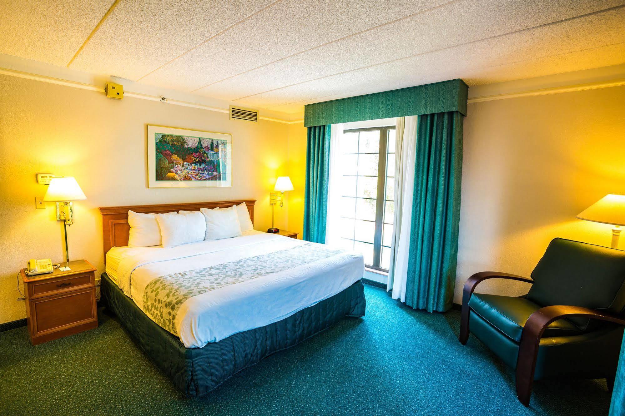 Country & By Radisson, Chicago-hoffman Hotel Hoffman Estates
