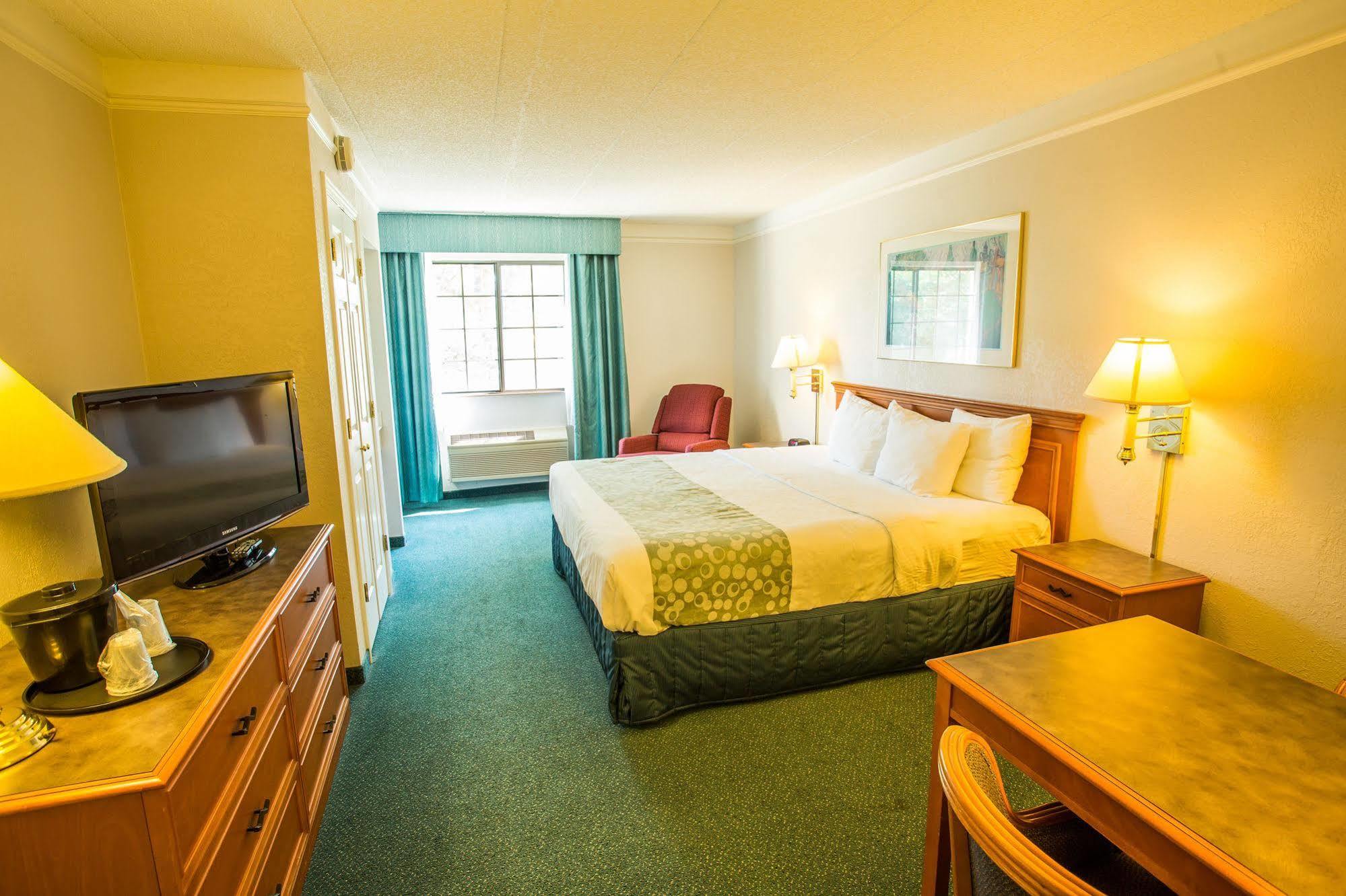 Country & By Radisson, Chicago-hoffman 3*