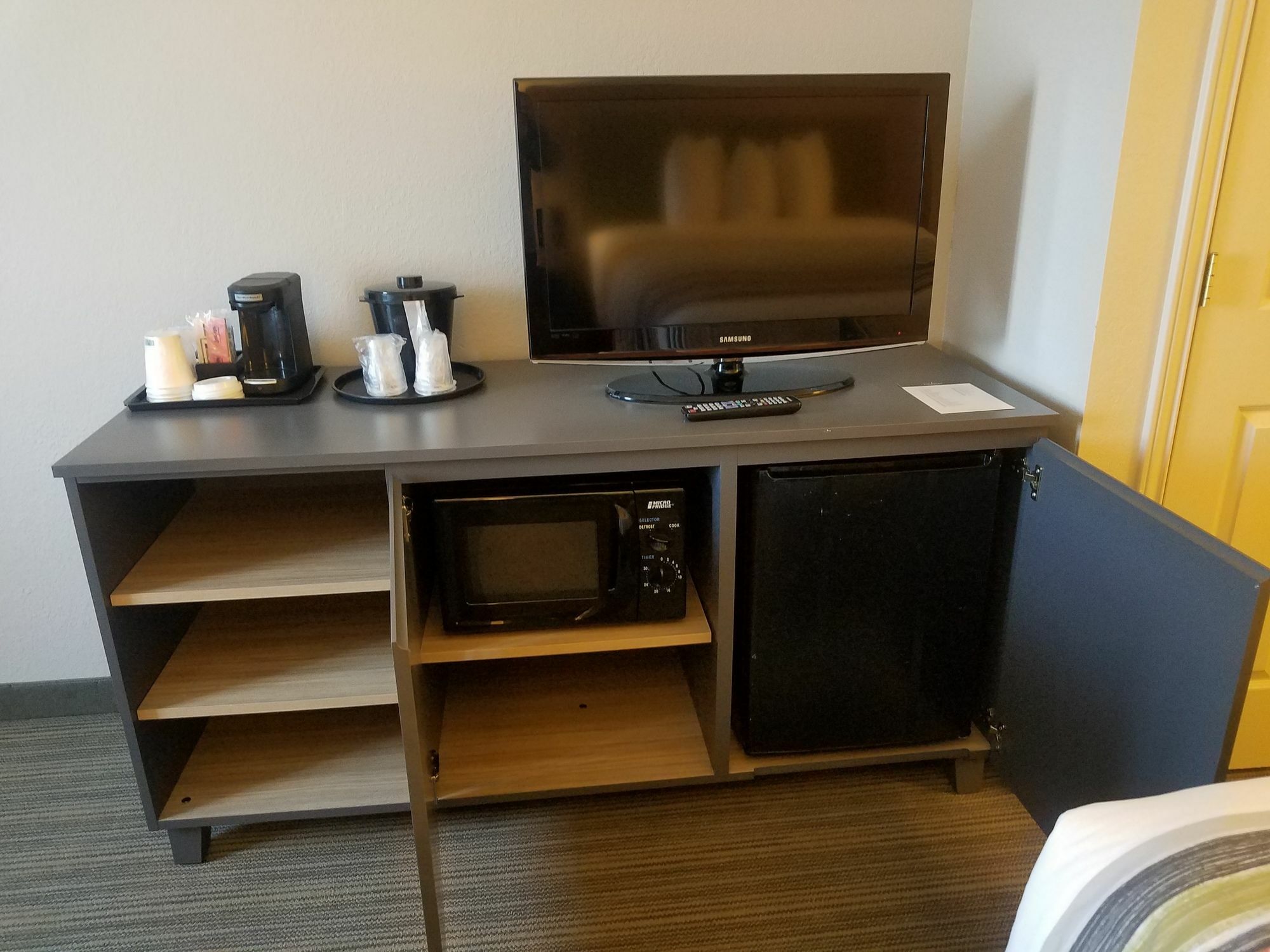 Hotel Country & By Radisson, Chicago-hoffman